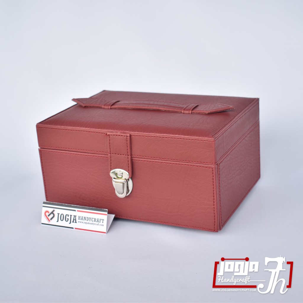 Jewelry Box / Tempat Perhiasan / Kotak Perhiasan dan Accesories Maroon