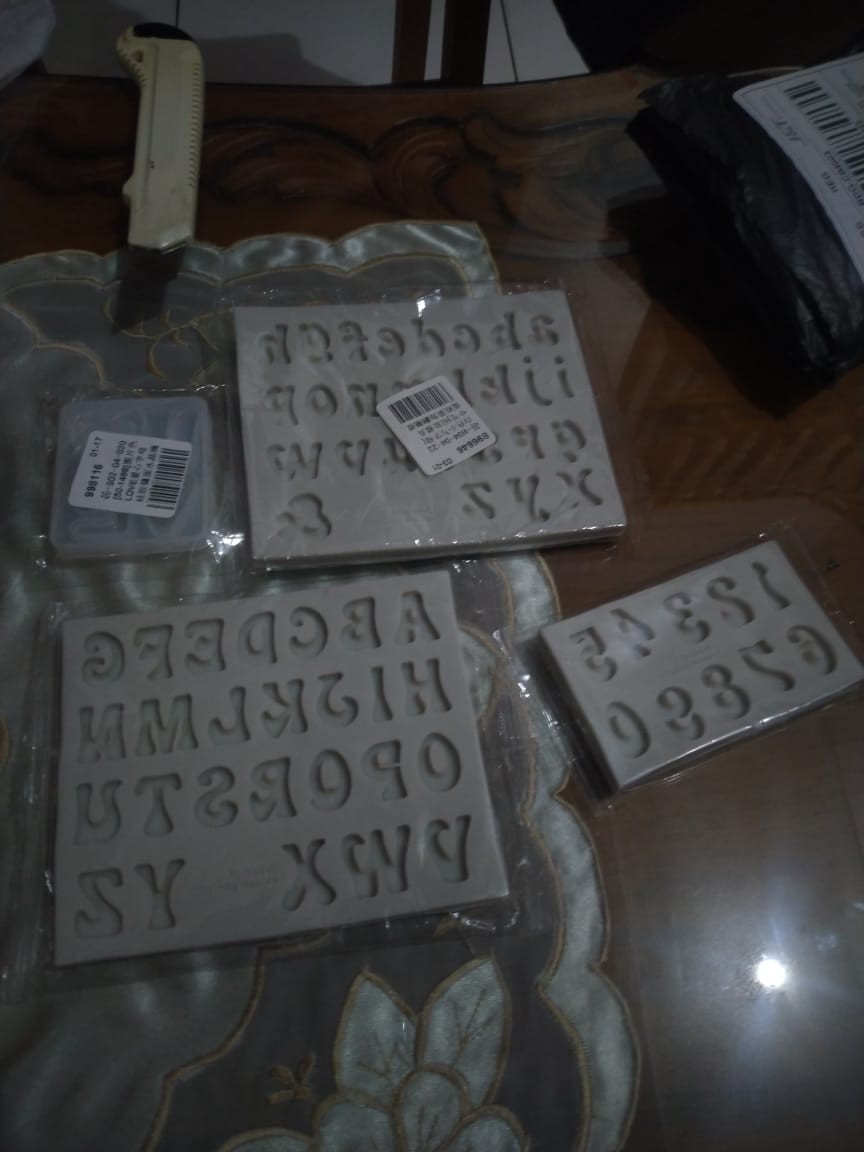 Cetakan Dengan Bahan Silikon Dan Bentuk Huruf Alfabet / Hati Untuk Hiasan Kue