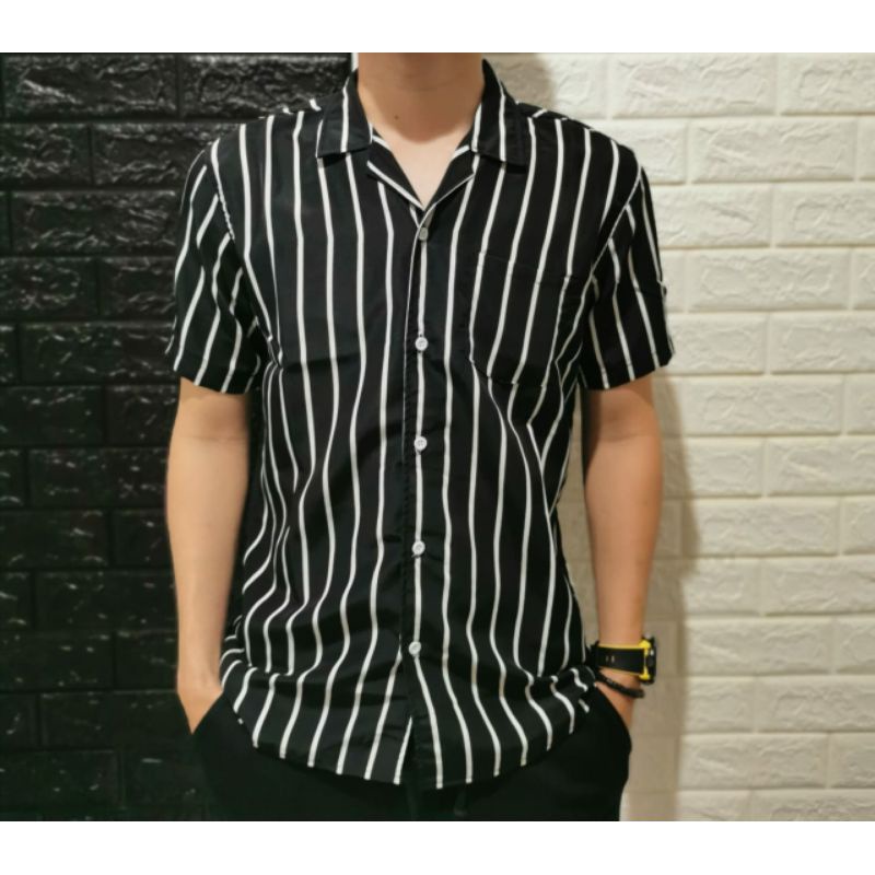 kemeja salur / kemeja Strip pria lengan pendek