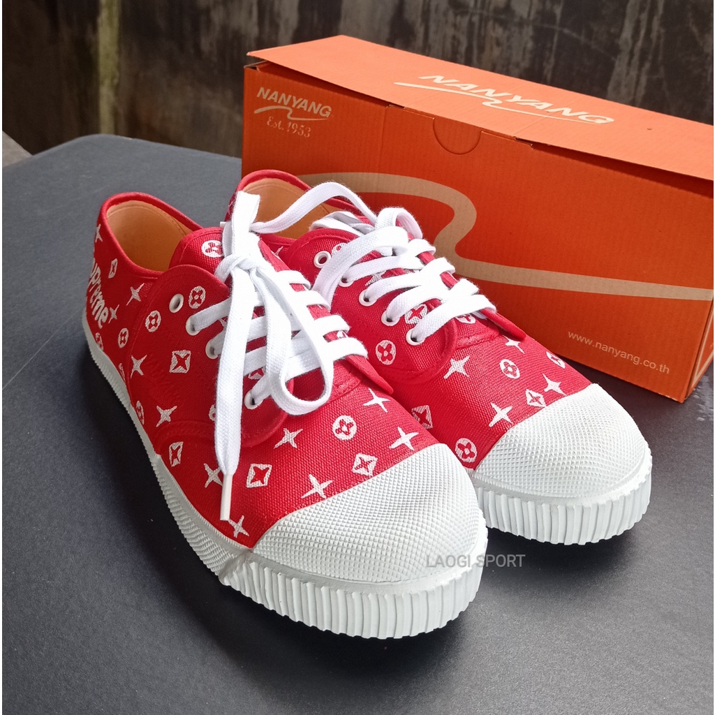 Sepatu nanyang merah kembang