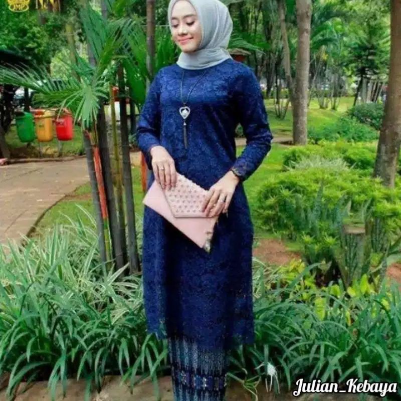 kebaya brukat hitam / brukat hitam / kebaya modern / baju kebaya / kebaya hitam-1