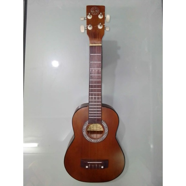 Ukulele senar 4