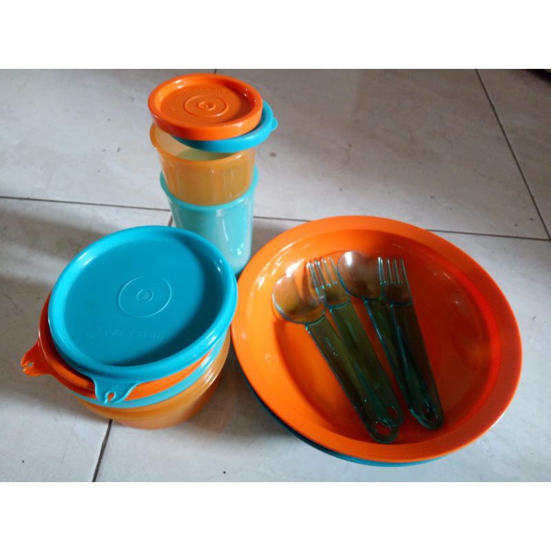 1 set tempat makan piknik anak tupperware ori