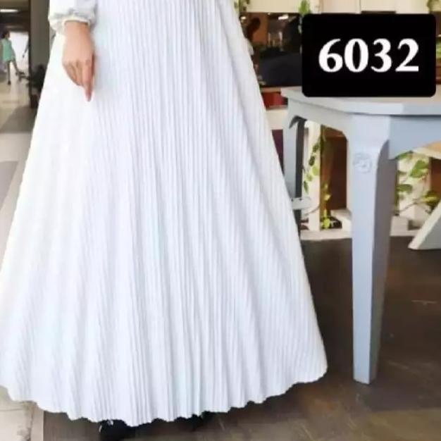 SALEE.. Gamis Plisket Putih Jumbo / GAMIS PLISKET MAXY PUTIH TERBARU
