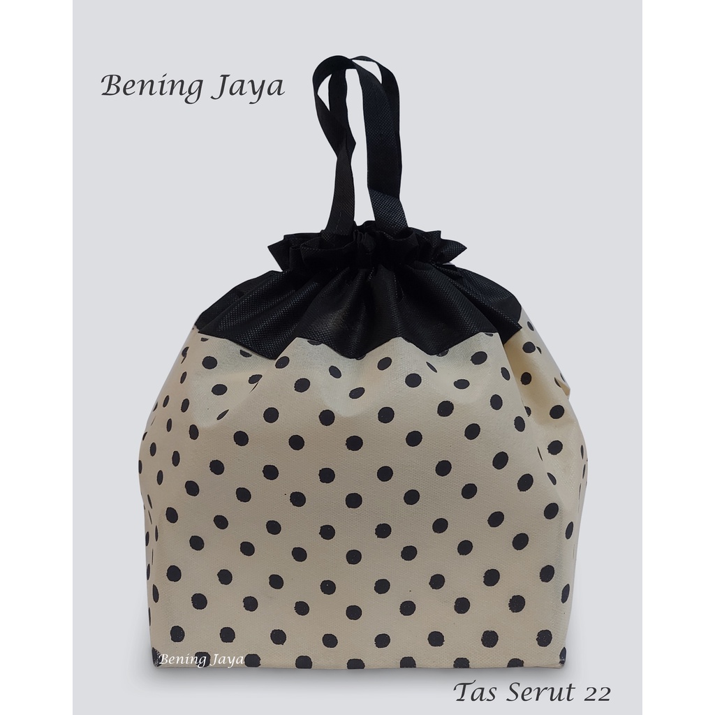 

Tas Hajatan Goodie Bag Serut 22 Polkadot Hitam Cream