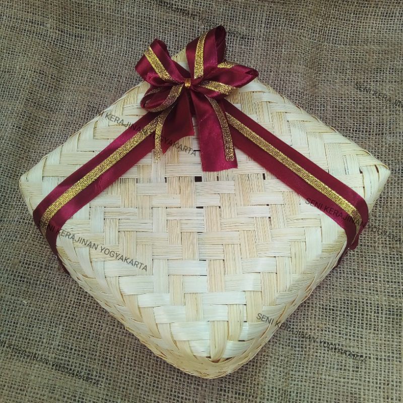 

(B012) Besek Bambu 18cm Natural Pita|Makanan|Ketring|Tumbu|Kado|Hantaran|Hampers|Sembako|Parcel