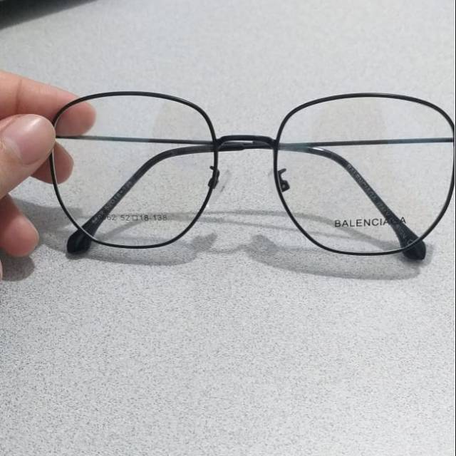 Kacamata lensa minus 350