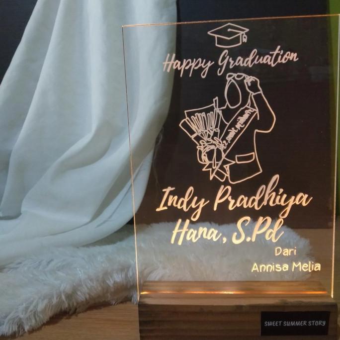 

Akrilik Gift Custom/Acrylic Lettering dan Ilustrasi foto