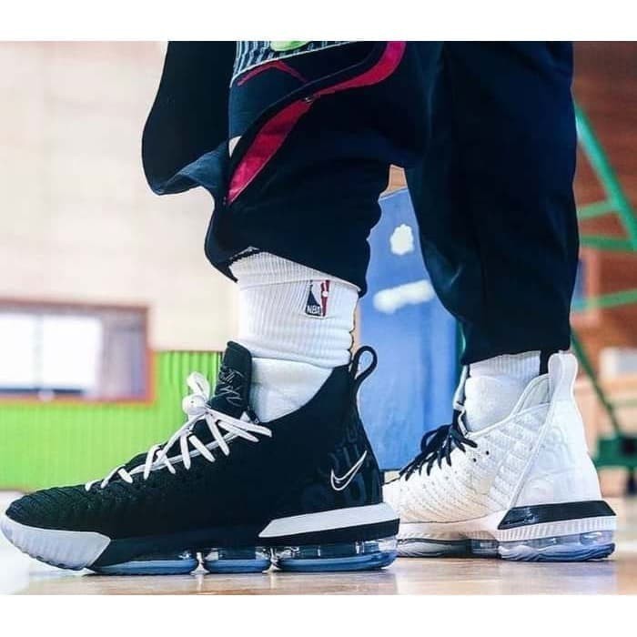 PUSAT SEPATU BASKET NIKE LEBRON 16 EQUALITY AWAY / NIKE LEBRON XVI  - HITAM 40 SNEAKERS ORIGINAL