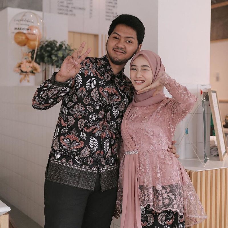 [Rose] Set Kebaya Couple Tunangan Lamaran Wisuda