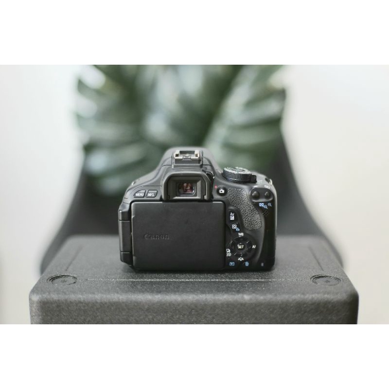 Canon eos 600d mulus layar lipat mulus bgt-4