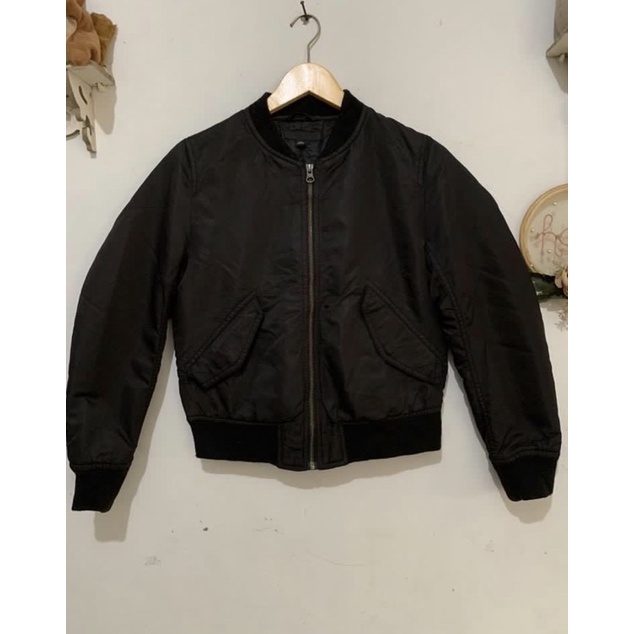 bomber uniqlo preloved