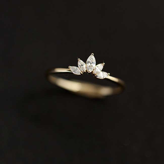 Cincin Wanita Bahan Titanium Steel Warna Gold Desain Bunga Hias Kristalzircon Untuk Pernikahanpertunangan