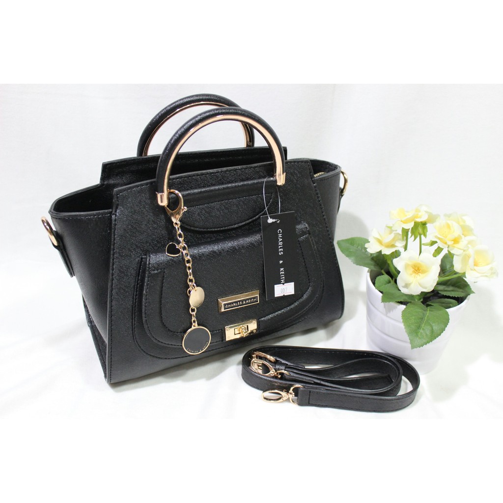 Best Seller Tas Tangan Wanita Branded Charles n Keith Pegangan Besi Warna Hitam