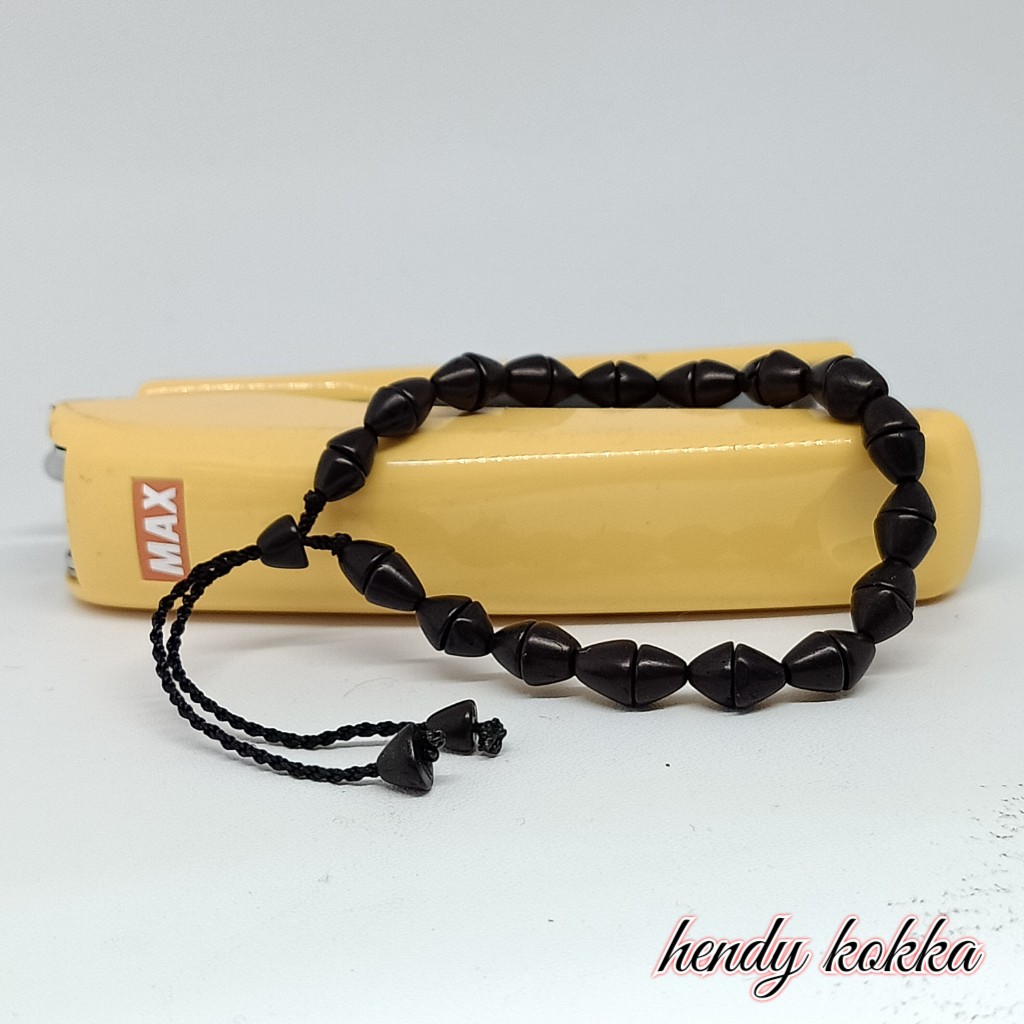 gelang kokka kaukah tangkup hitam