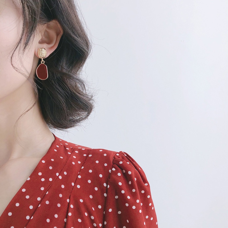 Anting Tusuk Gantung Bahan Sterling Silver 925 Desain Kerang Warna Burgundy Untuk Wanita