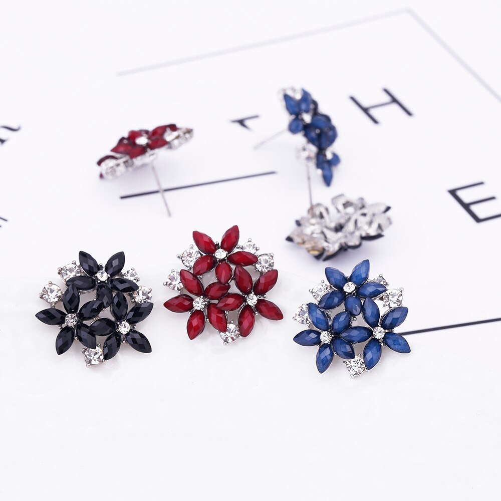 Anting Tusuk Motif Bunga Aksen Kristal Warna Biru/Merah/Hitam untuk Perhiasan Wanita