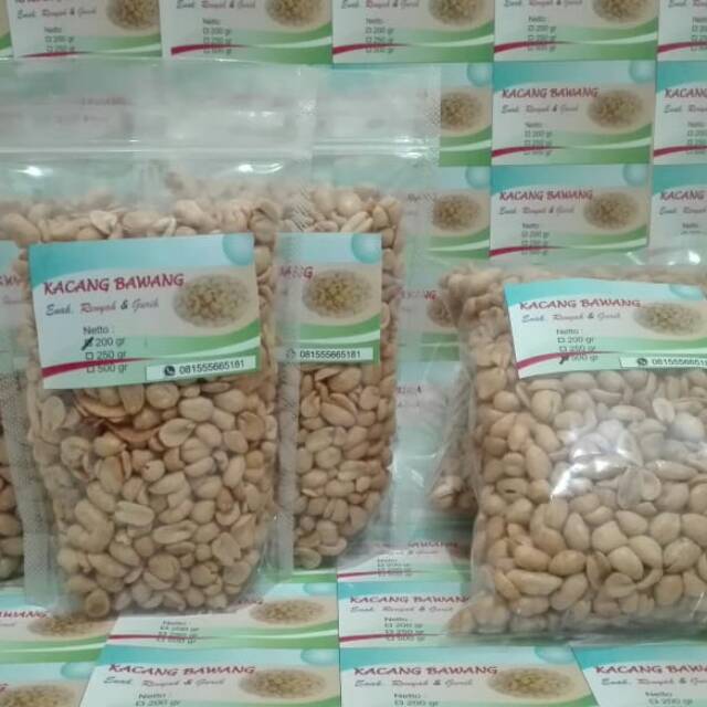 

Kacang bawang renyah dan gurih only 15.000 dengan berat 200 gram.