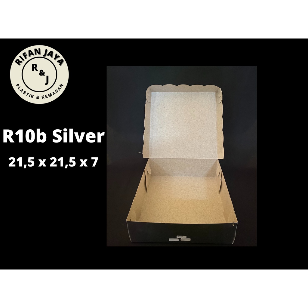 

BOX NASI / KOTAK NASI / DUS JAJAN R10b Silver polos putih uk. (P x L x T) 21.5cm x 21.5cm x 7.5cm