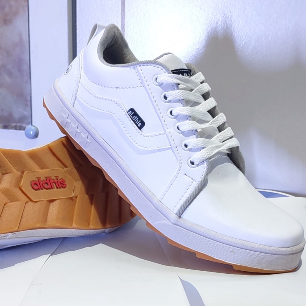 Sepatu Putih Sneakers Pria Keren Buat Gaya Aldhis C01 Full White Gum Sneaker Cowo Terbaru Sanati dan Jalan Jalan