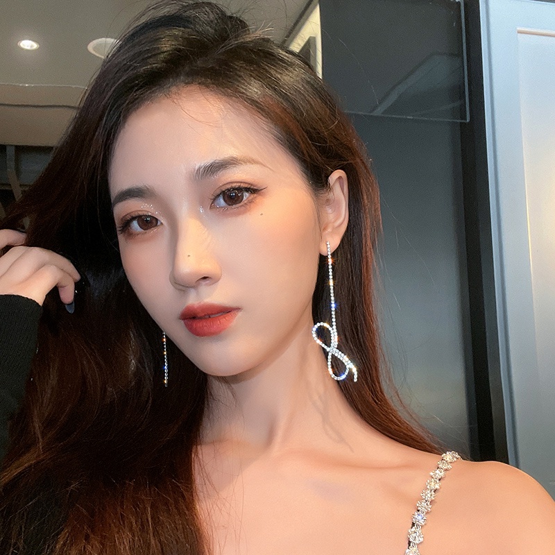 Anting Tusuk Gantung Asimetris Desain Pita Hias Berlian Gaya Jepang / Korea / Elegan / Trendy Untuk Wanita