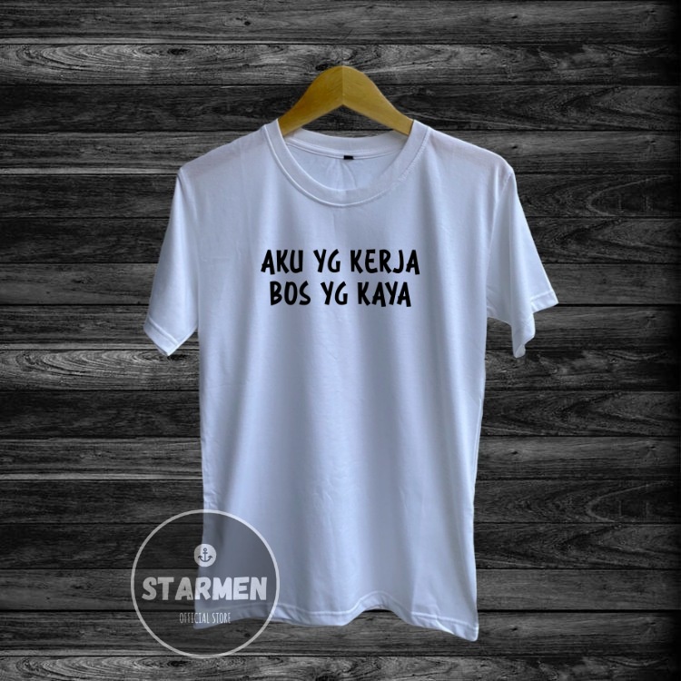 Kaos Distro Pria T-Shirt Motif Kata Kata AKU YANG KERJA BOS YANG KAYA