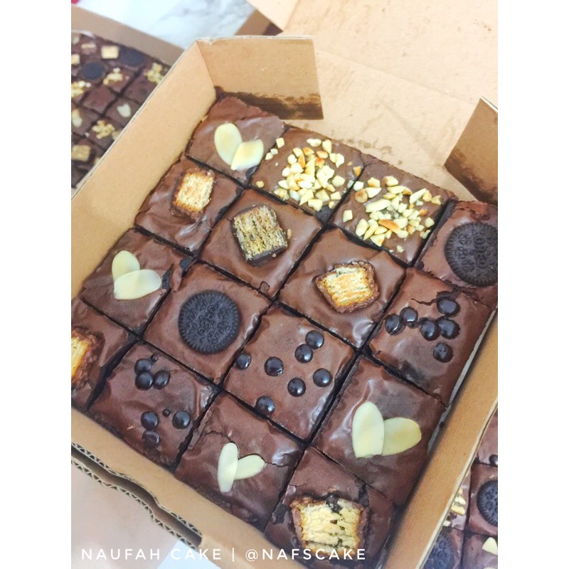 

FUDGY BROWNIES SEKAT ISI 16