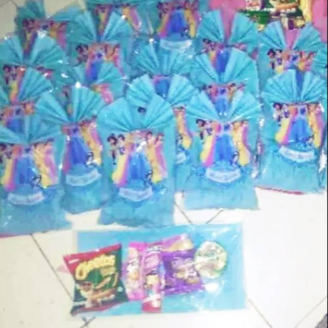 

Paket snack/bingkisan snack/souvenir ulang tahun