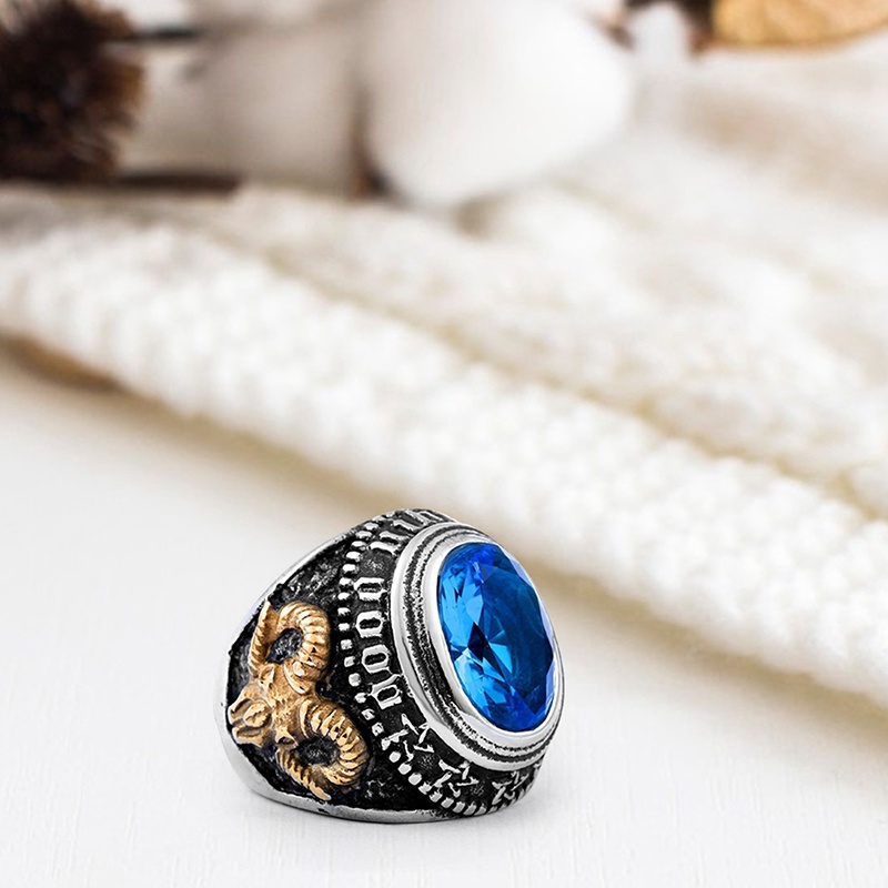 Cincin Emas Desain Bulan Kucing Aksen Sapphire Gaya Punk