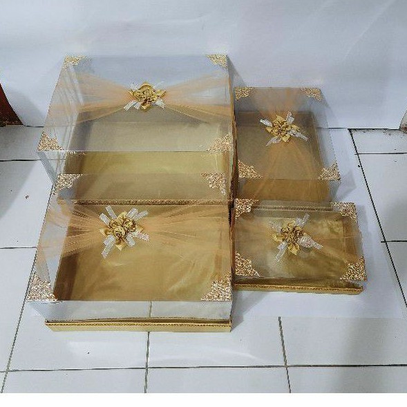 

Kotak hantaran seserahan mika tile tinggi isi 4 warna gold