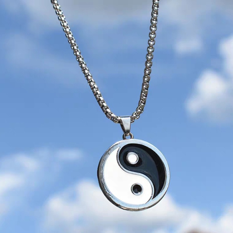 Kalung Rantai Liontin Yin Yang Gosip Taiji Bahan Stainless Steel Alloy Warna Hitam Putih Untuk Pria