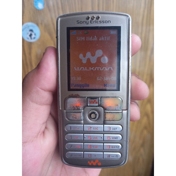 Handphone Sony Ericsson W700i Second Bekas (Preloved) | Clotabooks Phone Collection