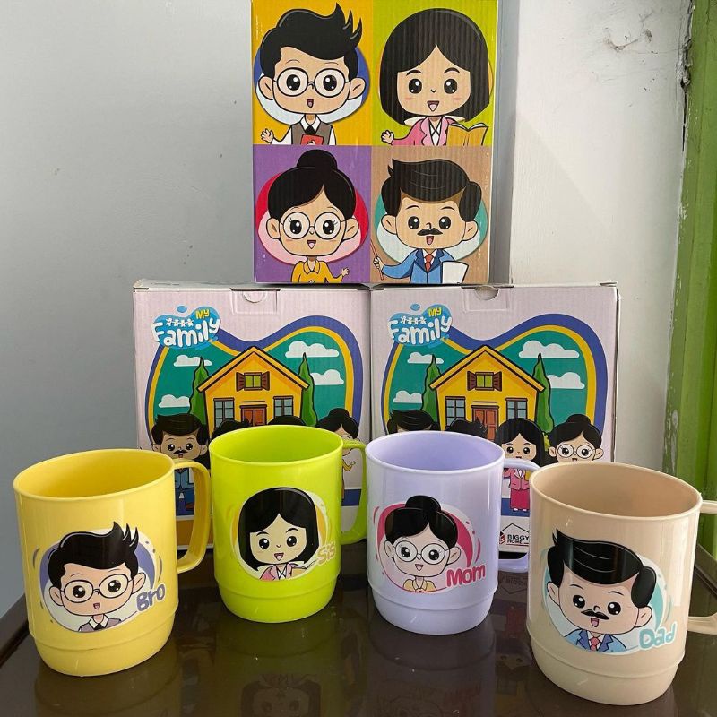 TERLARIS gelas mug family lugano gelas isi 4/ mug set gelas plastik family set 4 pcs karakter/ Mug s