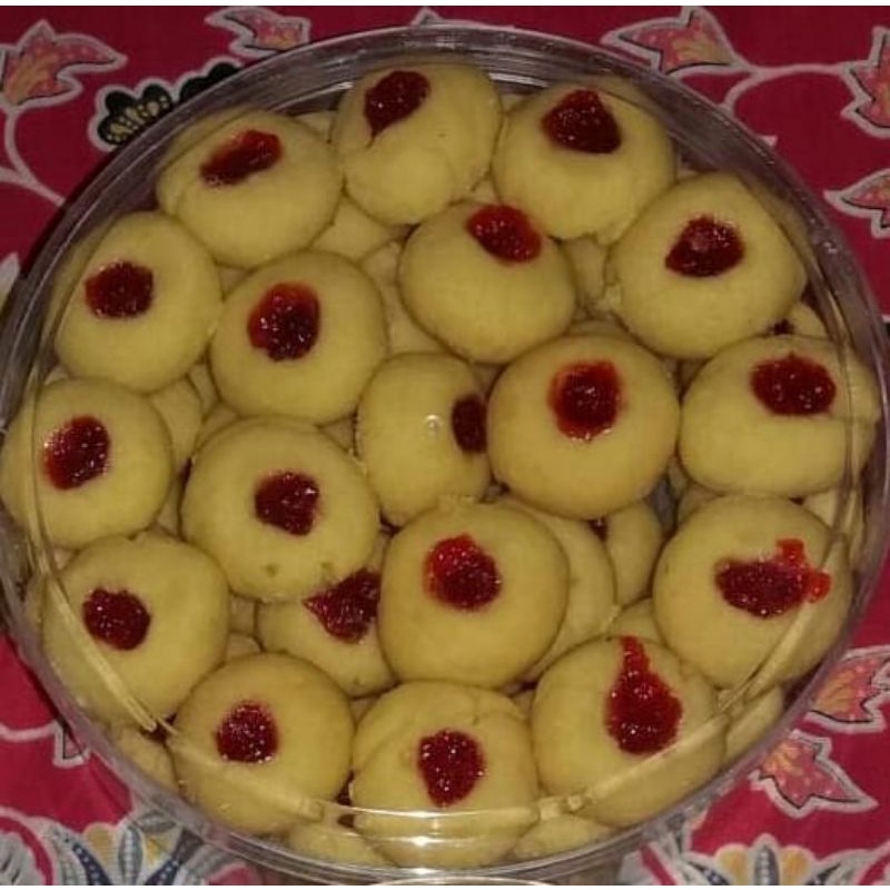 

KUE NASTAR SELAI STRAWBERRY ENAK DAN RENYAH