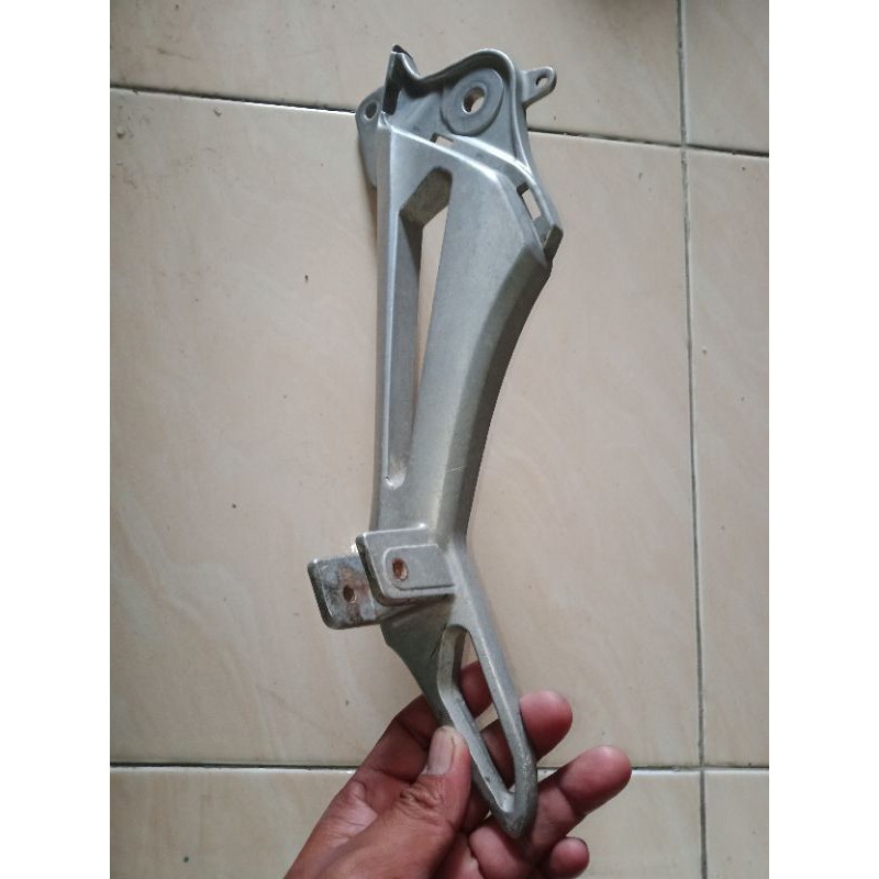Postep footstep bostep step pijakan kaki Supra x 125 Revo lama kiri ori