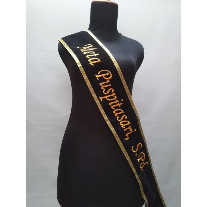 Selempang Wisuda Bludru Pita (1 hari jadi)