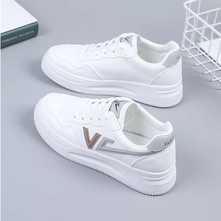 Sepatu Sneakers Wanita Terbaru VC