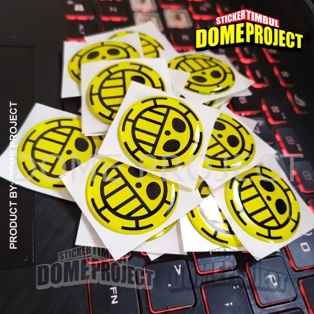 STIKER MOTOR TRAFALGAR LAW EMBLEM STIKER TIMBUL LENTUR STICKER ANIME BULAT DIAMETER 35MM