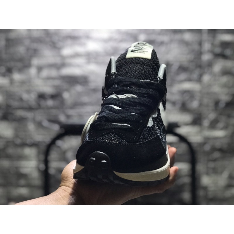 SEPATU SNEAKERS VAPORWAFFLE x SACAI BLACK SUMMIT WHITE PURE PLATINUM-3