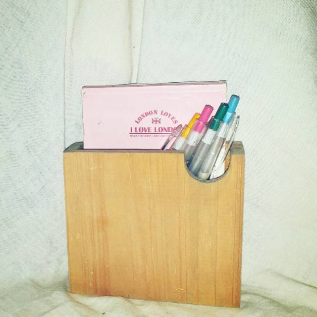 

Tempat pensil kayu