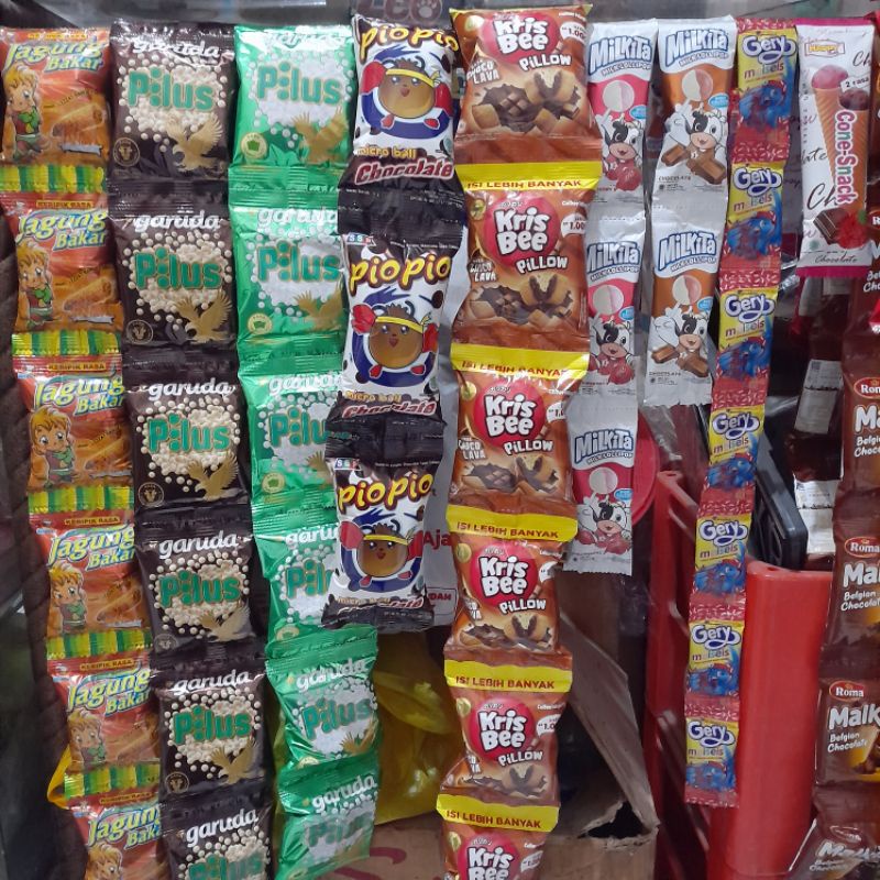 

Aneka Cemilan Snack Keripik Jagung Bakar Pilus Garuda Rasa Rumput Laut Pedas Pio Pio Micro Ball Chocolate Permen Astor Strawberry Coklat Gery Meiseis Meses Cone-Snack Ice Cream Biskuit Dilan Sandwich Van wheat Jajanan Bocil Bocah SD Anak