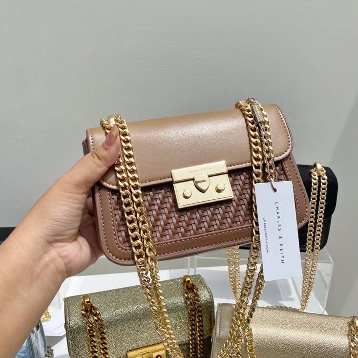 Modern.. Boxy Chain Strap Bag