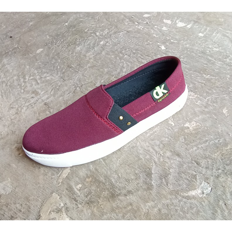 sepatu slip,on kasual pria tampatali flip flop.