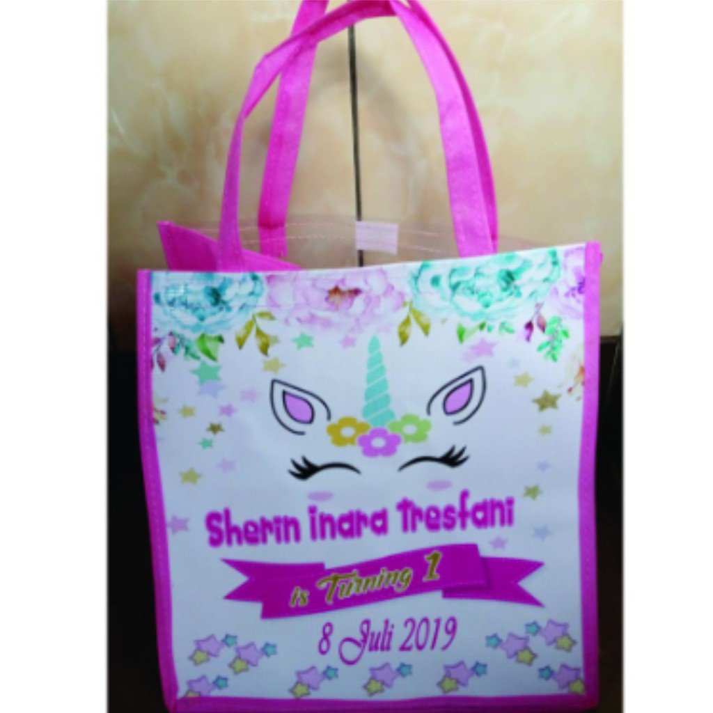 

Tas Mika Ukuran 22 X 22 X 25