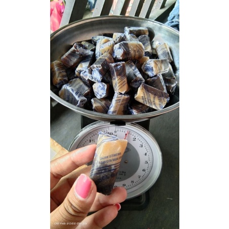 

Dodol Garut Original /Oleh"Khas Bandung Isi sampai 48-52biji /kemasan 1kg