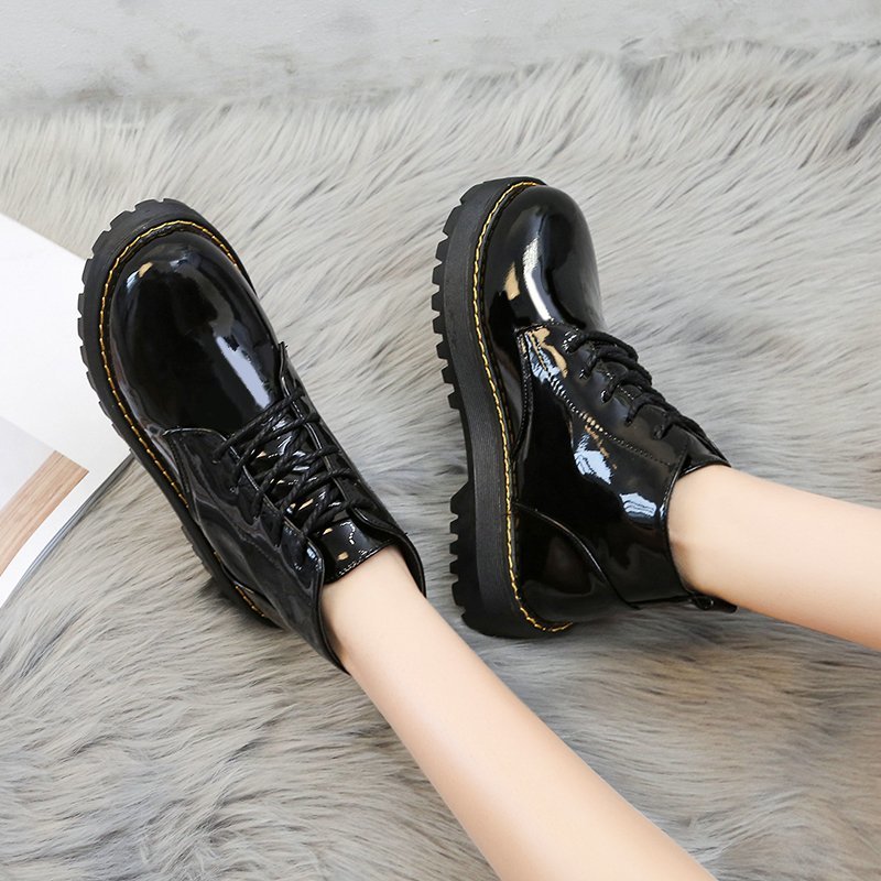 Sepatu Boots Wanita Martin Model British untuk  Glossy PU leather hitam+heel 4cm (Kotak sepatu gratis)