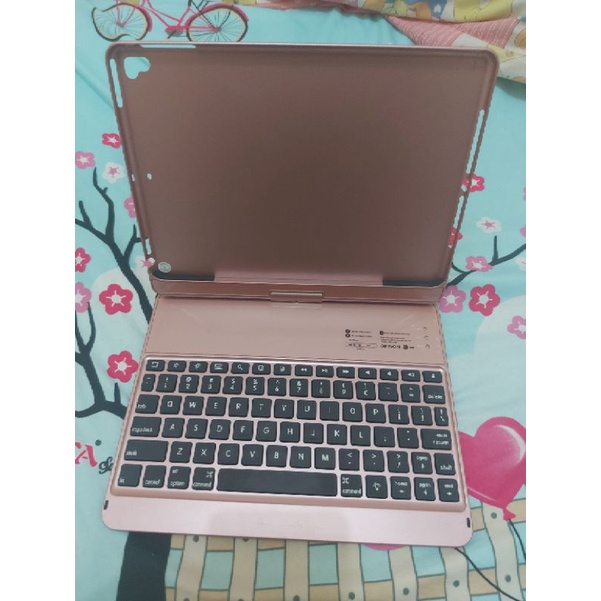 case ipad 6 2018 pake keyboard bluetooth bekas
