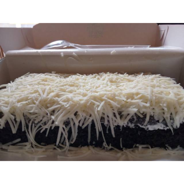 

Bolu kukus ketan hitam topping keju