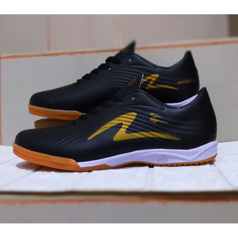 SEPATU FUTSAL SPECS PUTIH