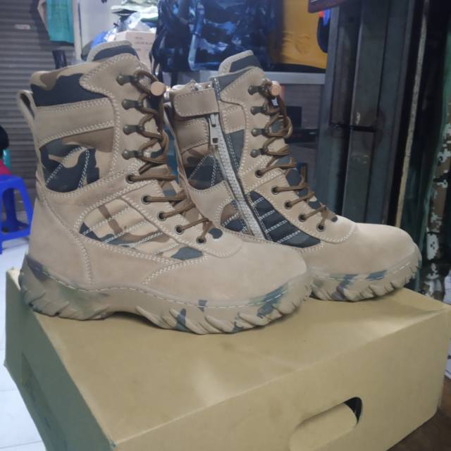 Sepatu pdl libanon